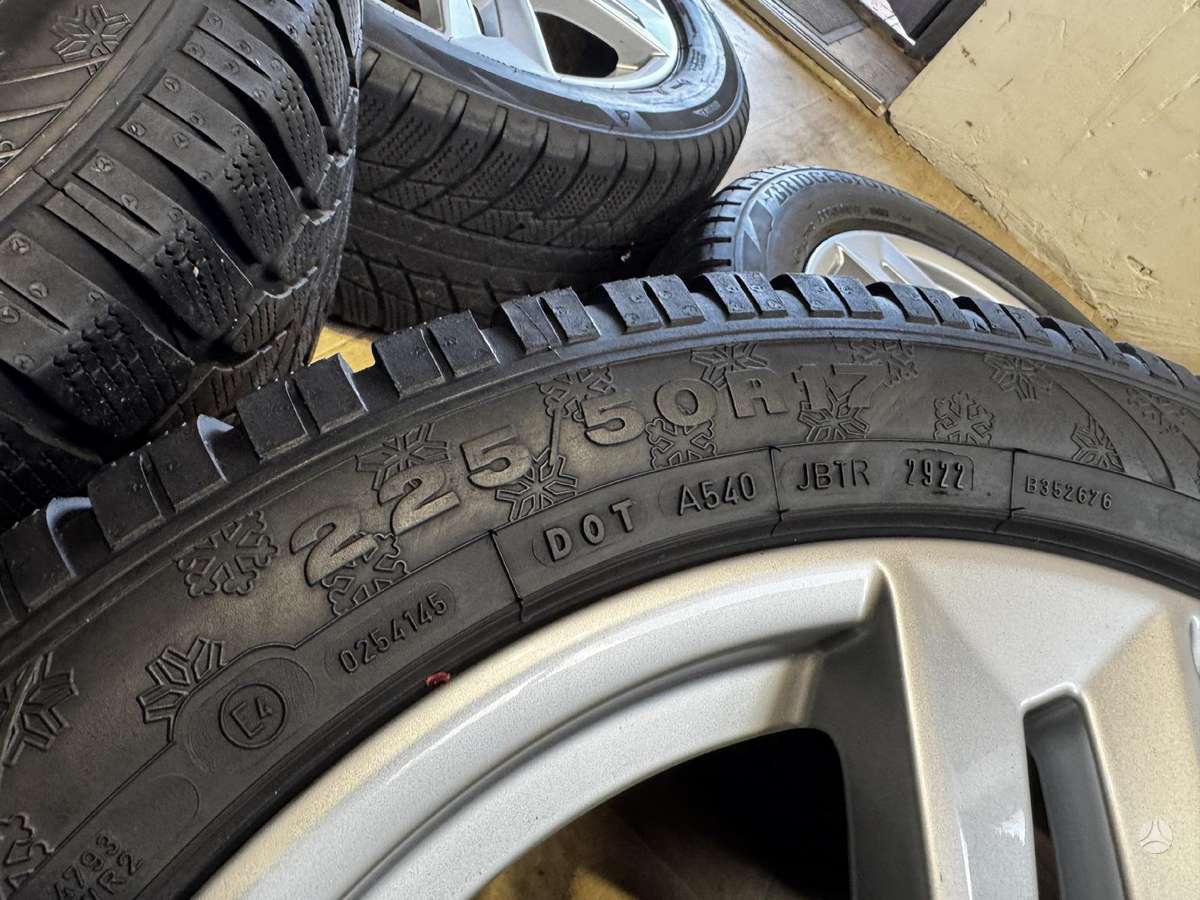 Audi A4 B9 su padangomis, lengvojo lydinio, R17