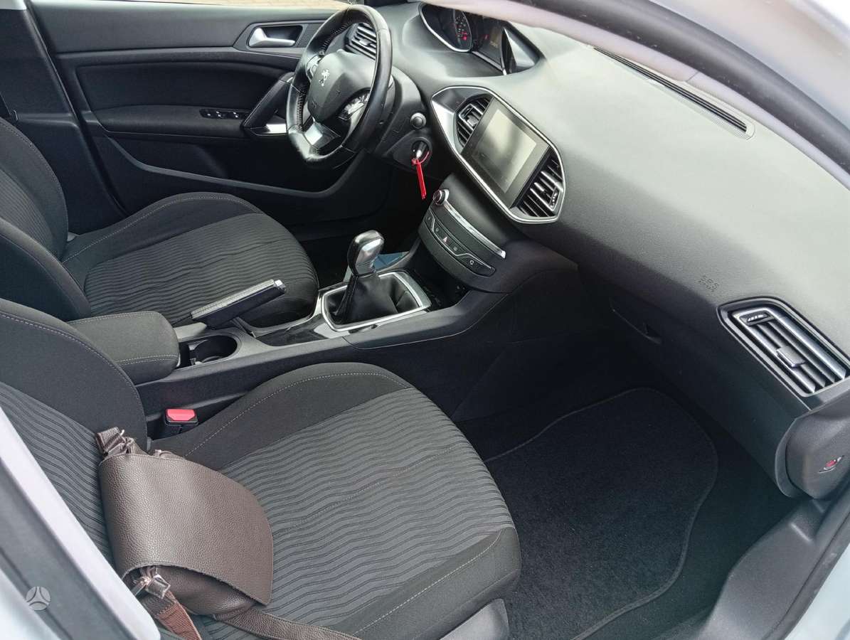 Peugeot 308, 1.6 l., hatchback