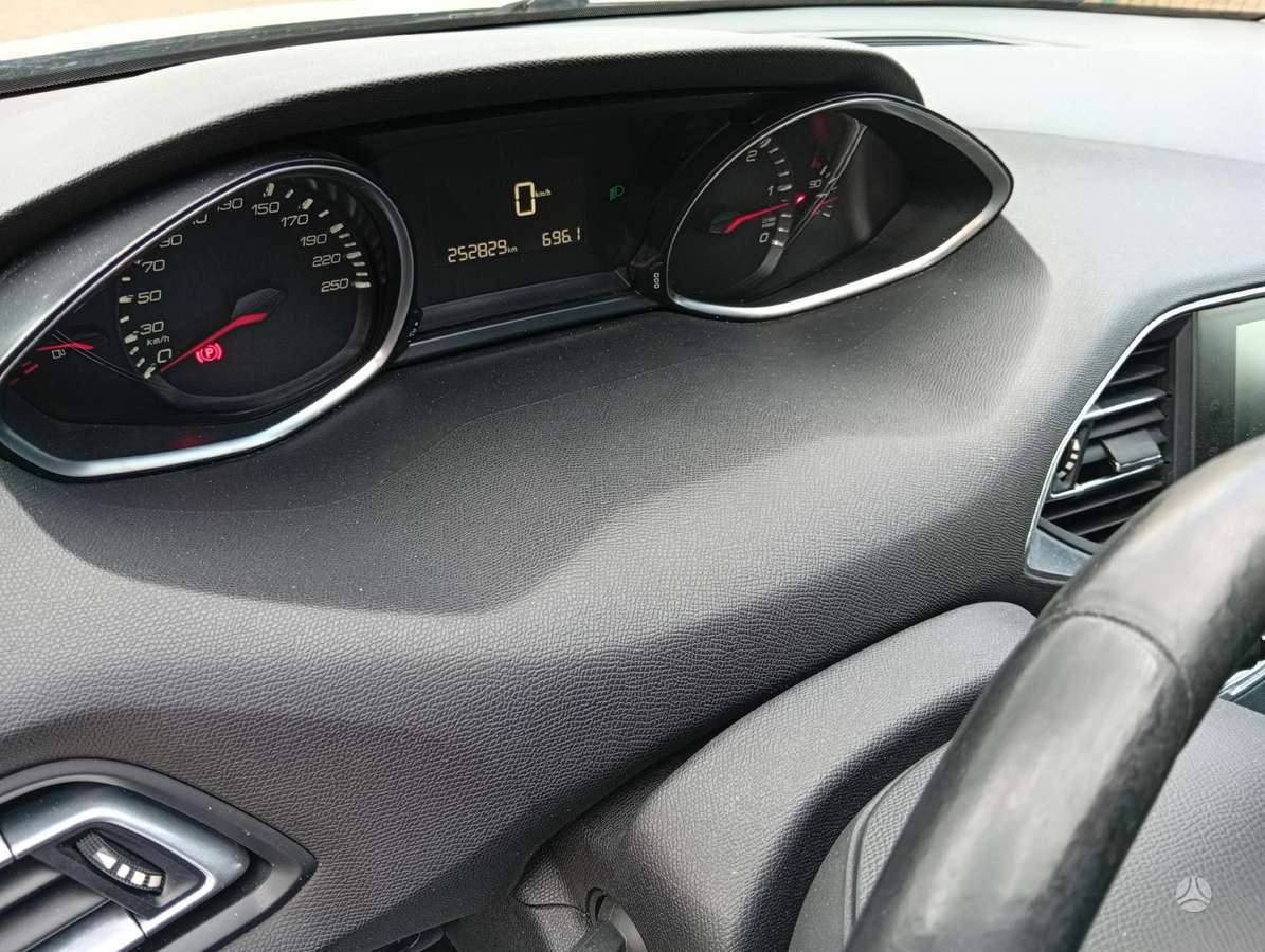 Peugeot 308, 1.6 l., hatchback