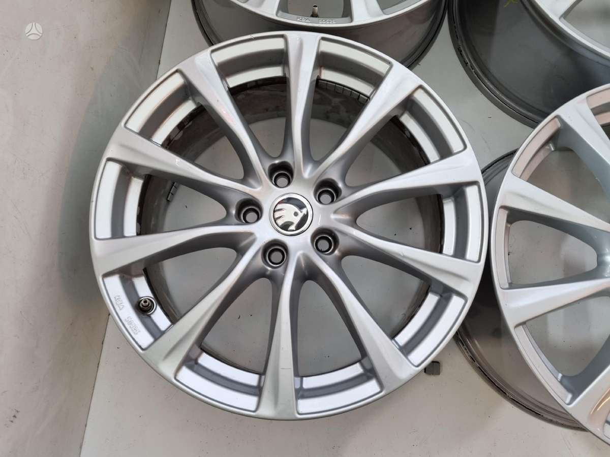 Skoda Octavia, Superb, light alloy, R18