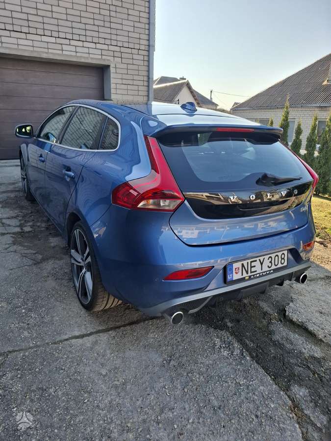 Volvo V40, 2.0 l., hatchback