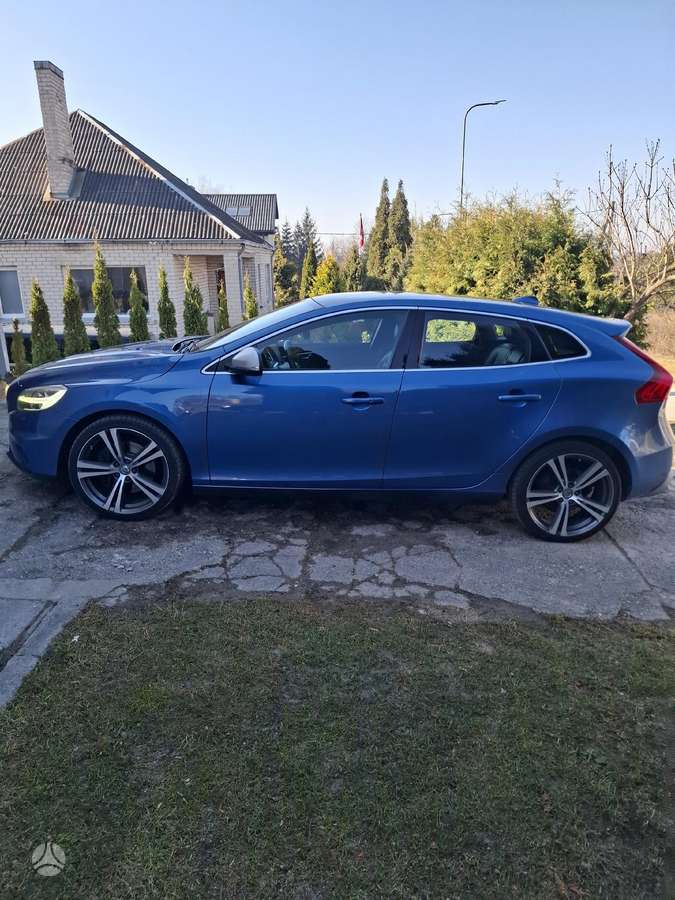 Volvo V40, 2.0 l., hatchback