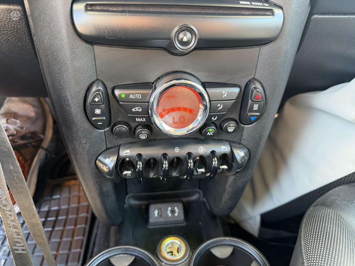 Mini Cooper, 1.6 l., hatchback