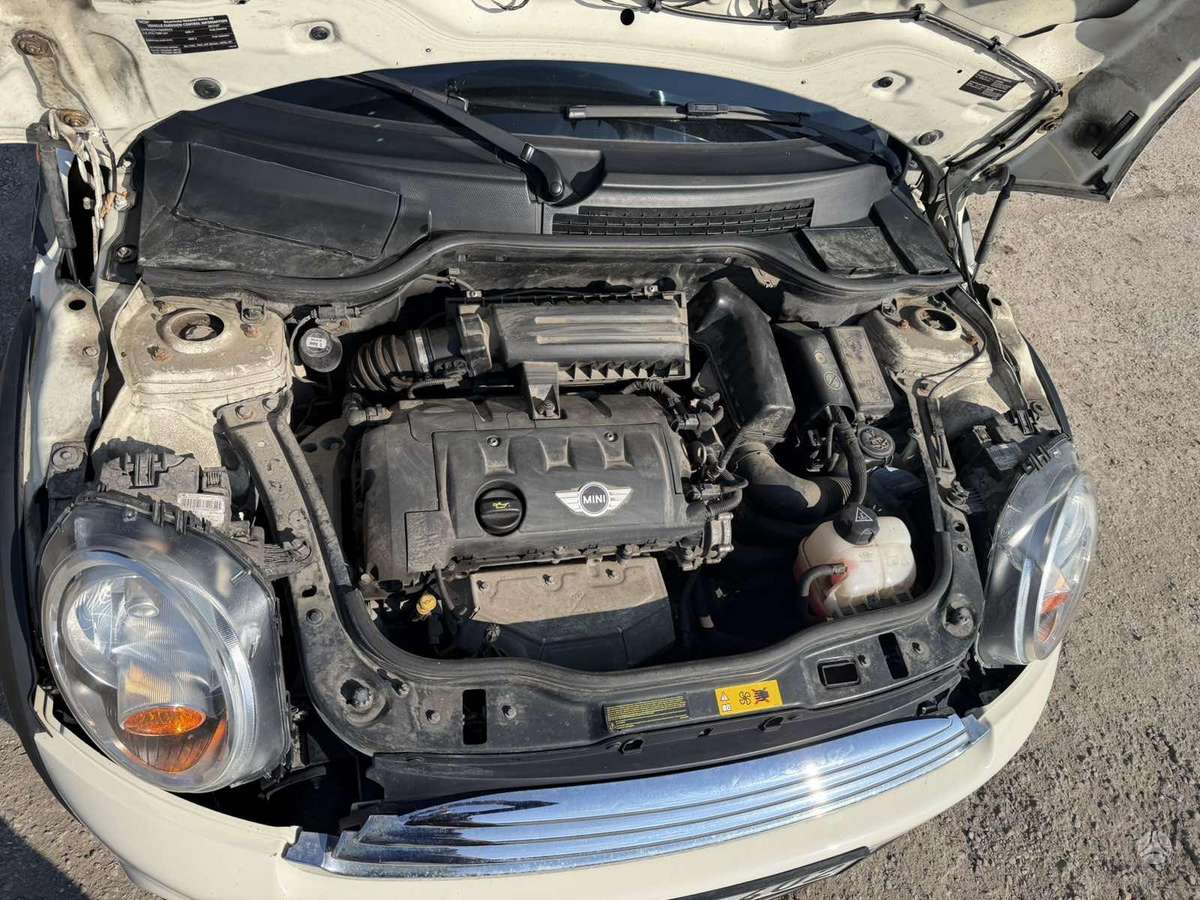 Mini Cooper, 1.6 l., hatchback