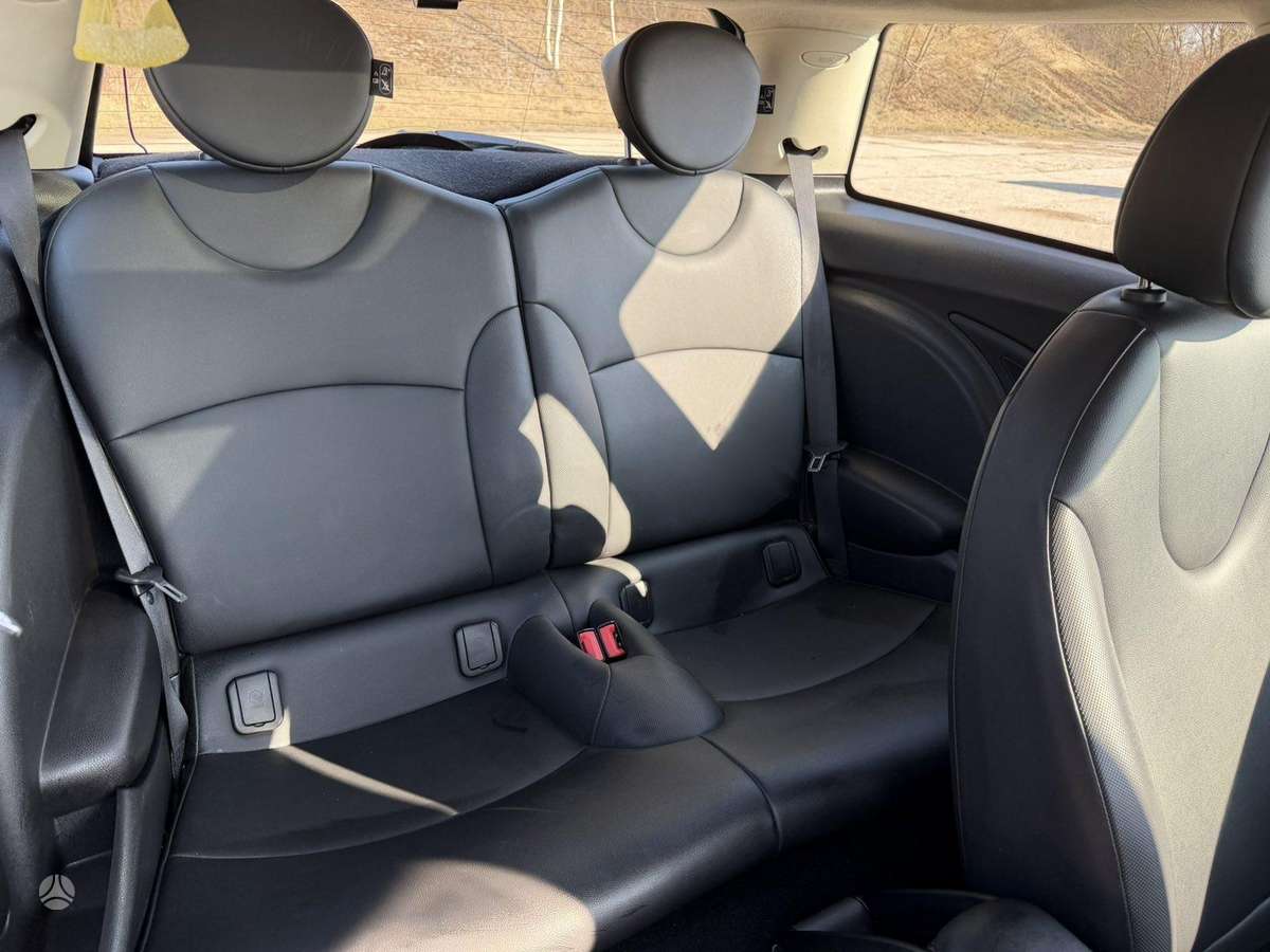 Mini Cooper, 1.6 l., hatchback