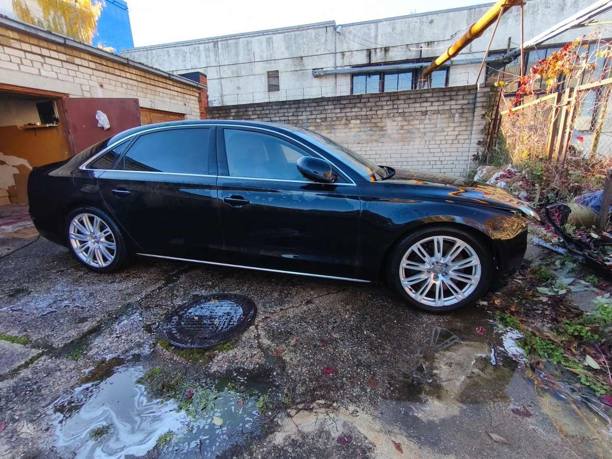 Audi A8, 6.3 l., Седан