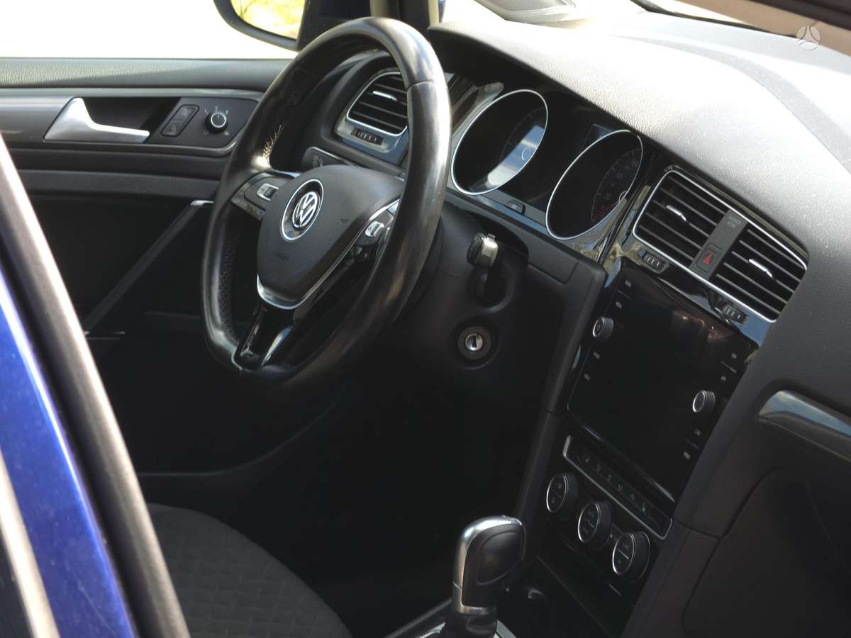 Volkswagen Golf - 8