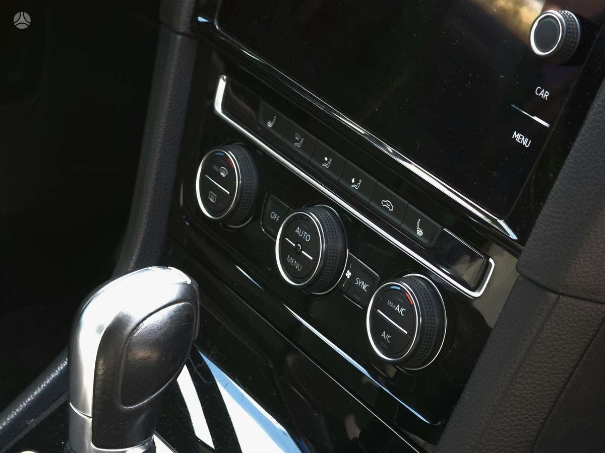 Volkswagen Golf - 10