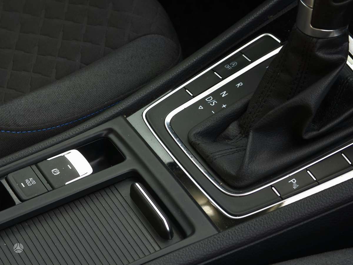 Volkswagen Golf - 12