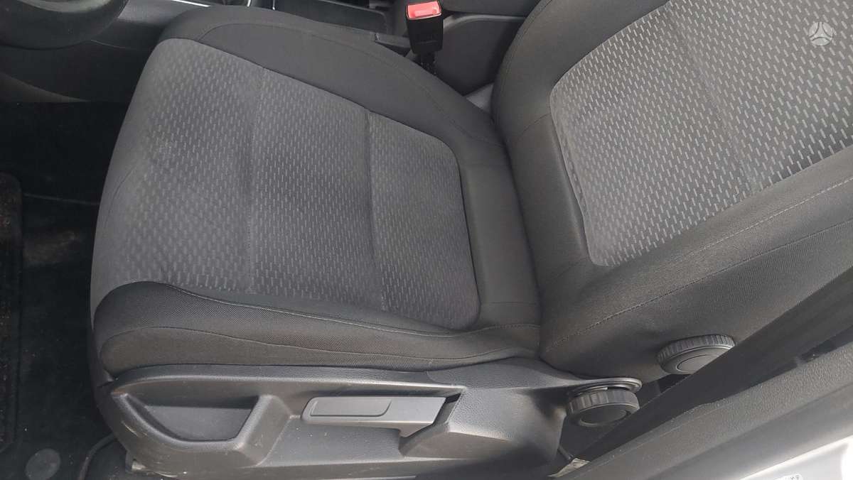 Volkswagen Golf Plus - 9