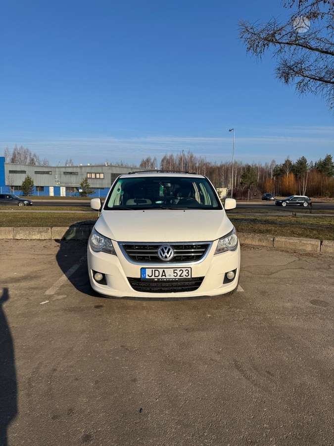 Volkswagen Routan - 1