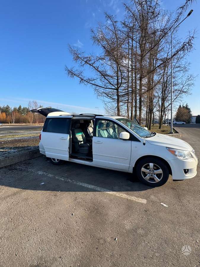 Volkswagen Routan - 2