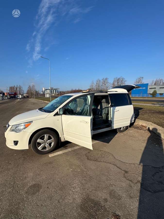 Volkswagen Routan - 3
