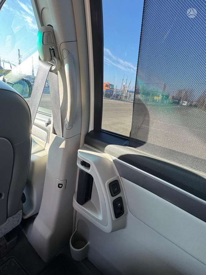 Volkswagen Routan - 9