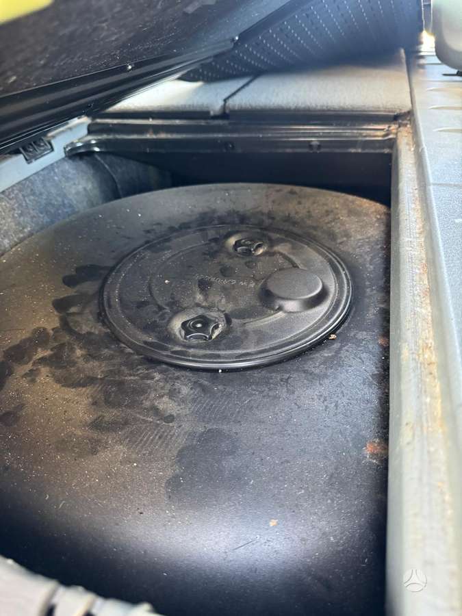 Volkswagen Routan - 12