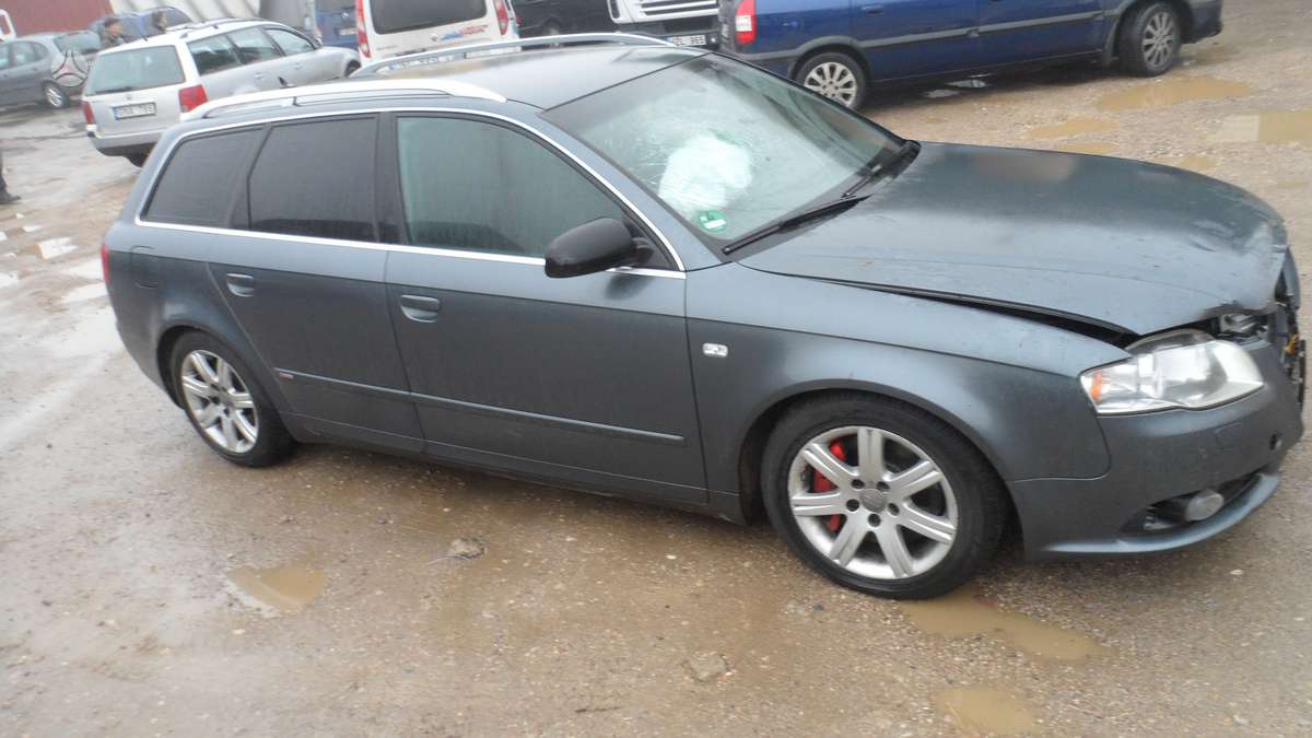 Audi A4 for parts. Variklio kodas bkn