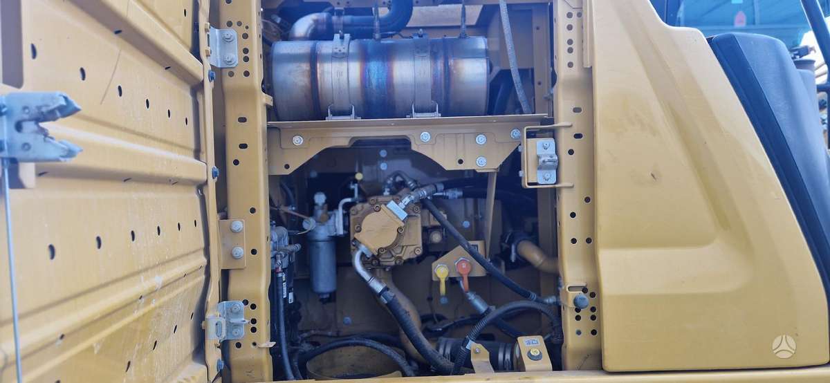 Caterpillar 320, excavator