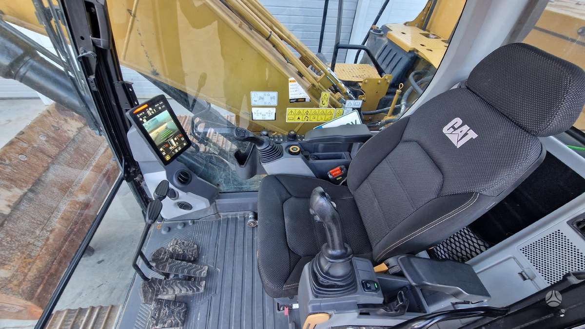 Caterpillar 320, excavator