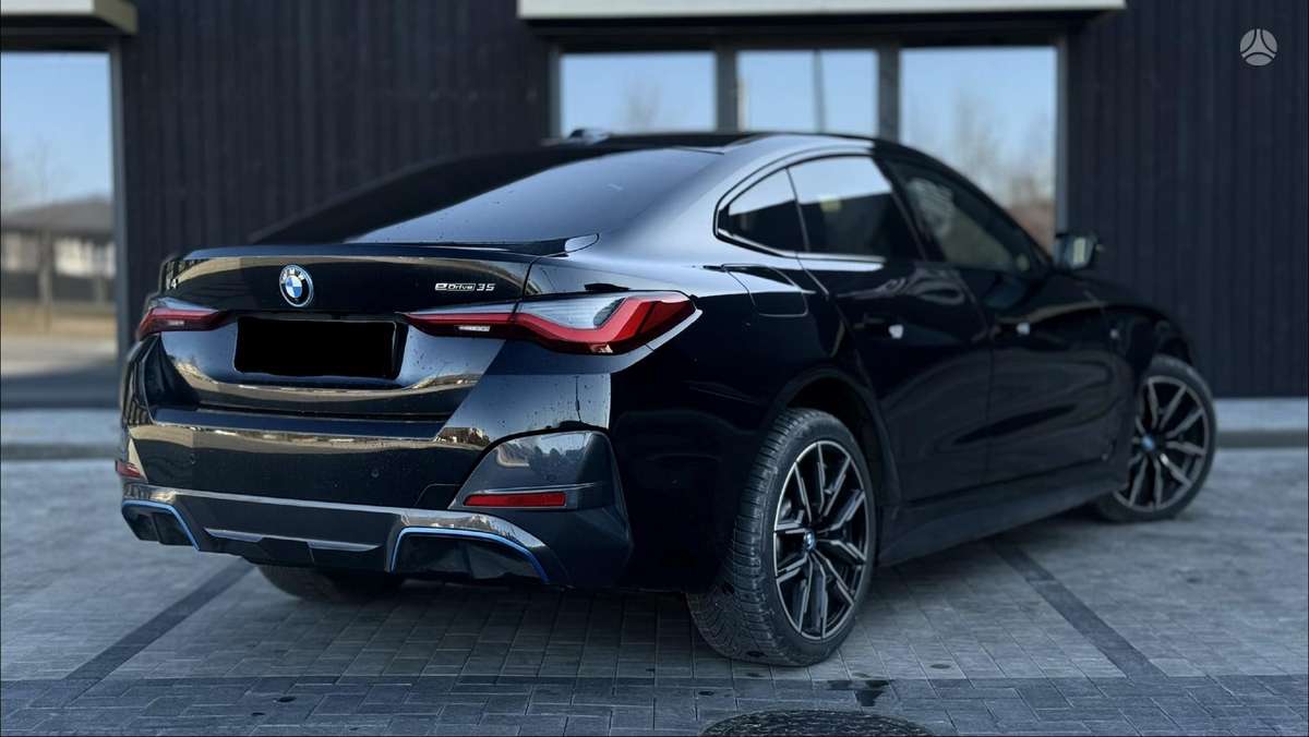BMW i4, 70 кВт·ч, Седан