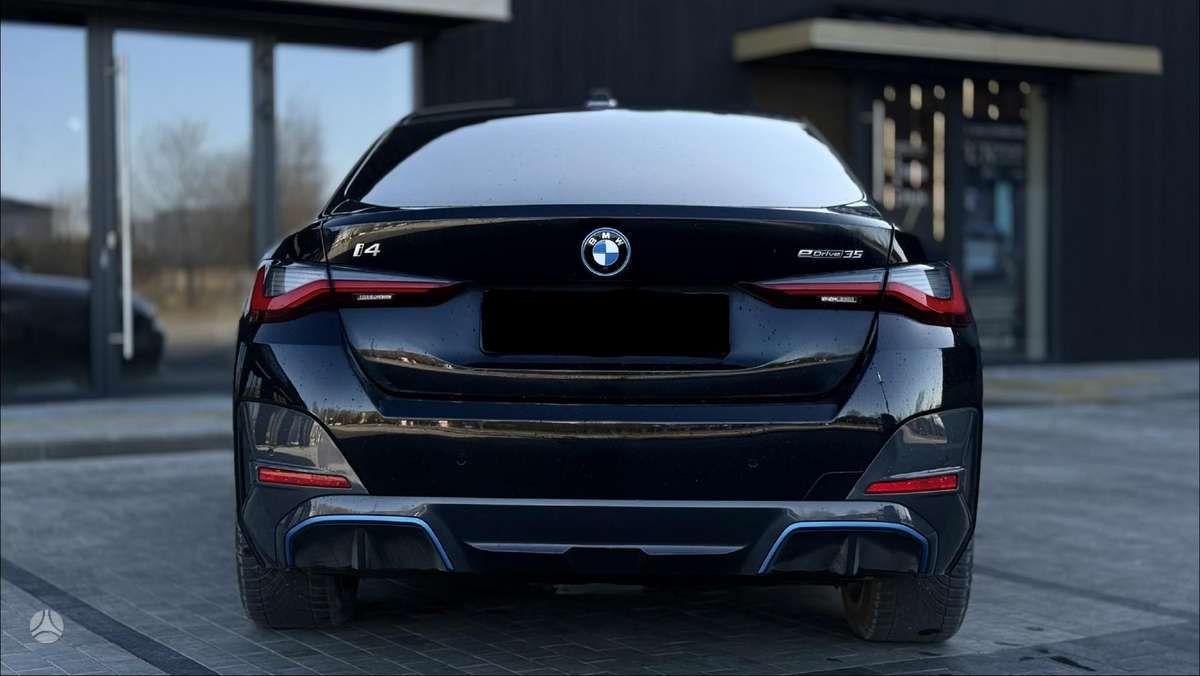 BMW i4, 70 кВт·ч, Седан