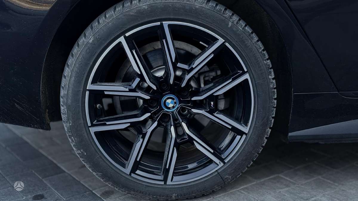 BMW i4, 70 кВт·ч, Седан