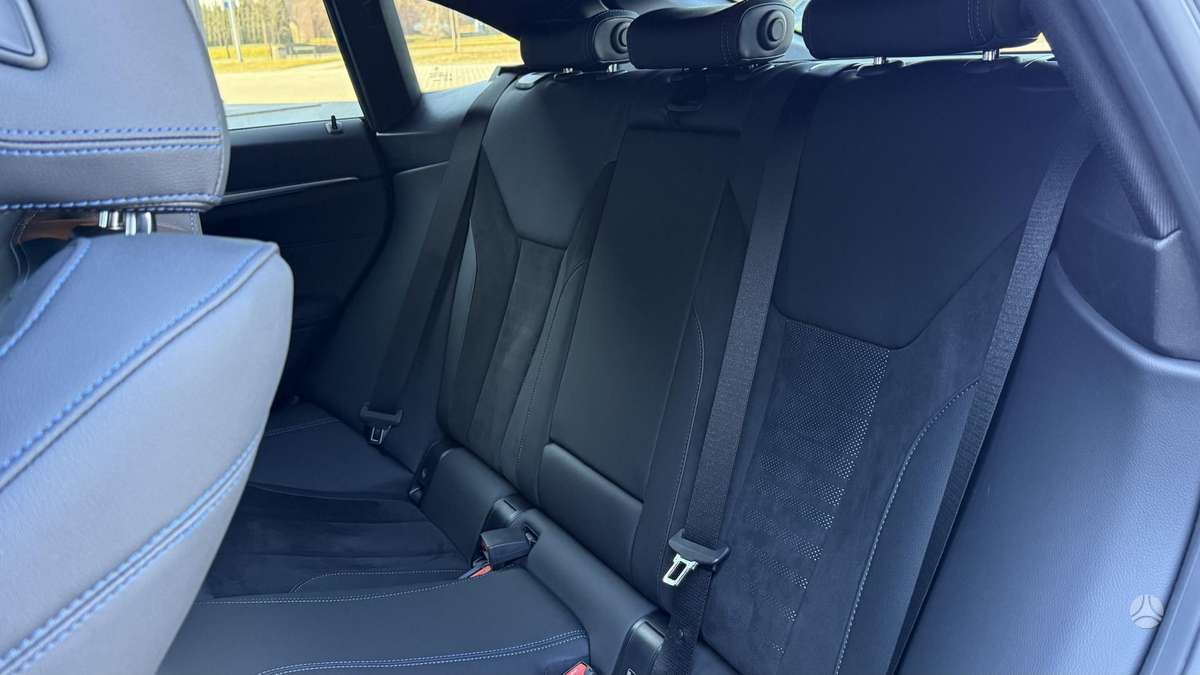 BMW i4, 70 кВт·ч, Седан