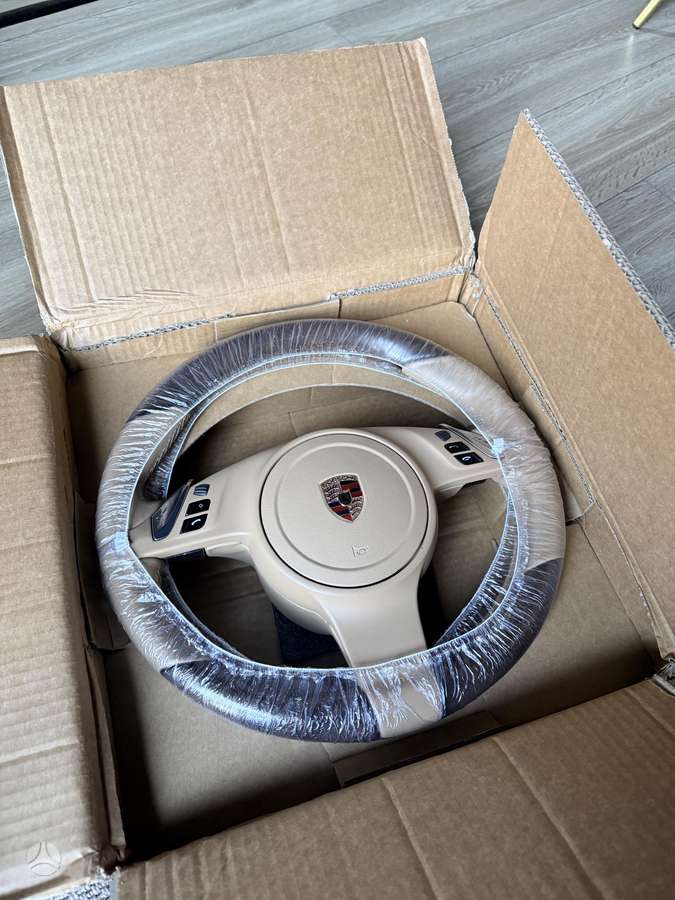Porsche Panamera, Šildomas, stūres