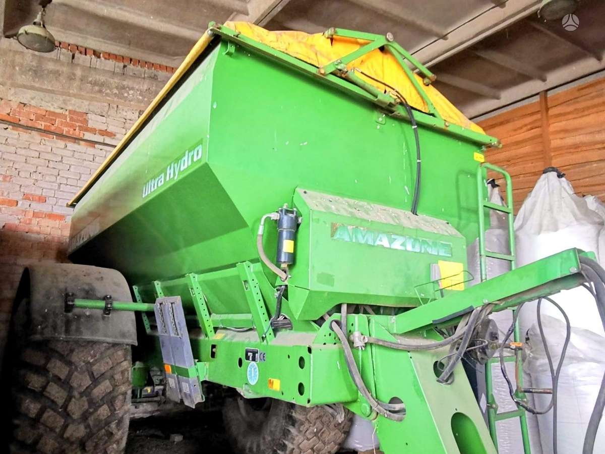 Amazone ZG-B 8200 GPS Switch, spreaders