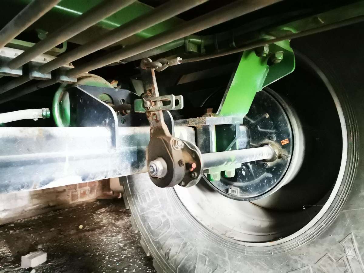 Amazone ZG-B 8200 GPS Switch, spreaders