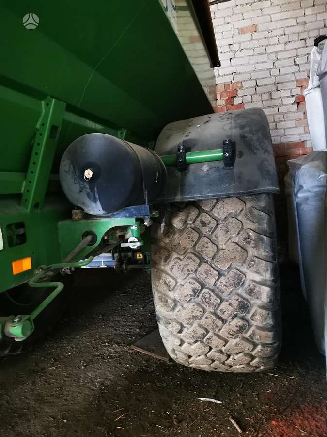 Amazone ZG-B 8200 GPS Switch, spreaders