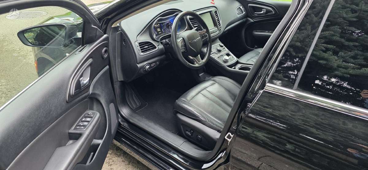 Chrysler 200, 2.4 l., Седан