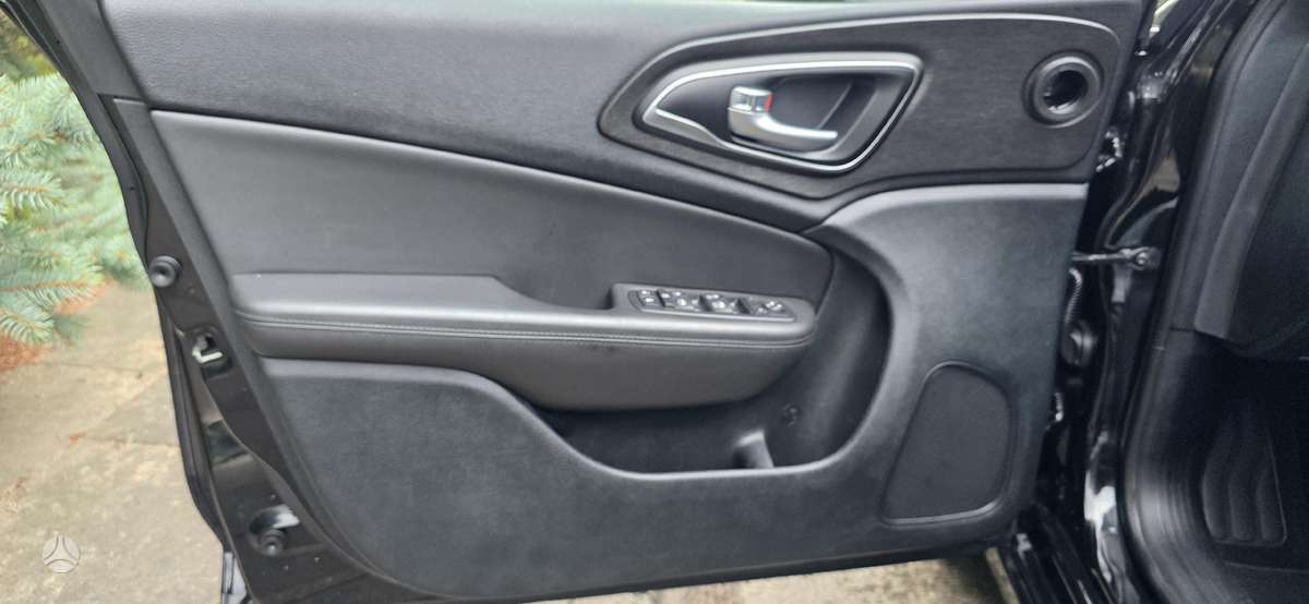 Chrysler 200, 2.4 l., Седан