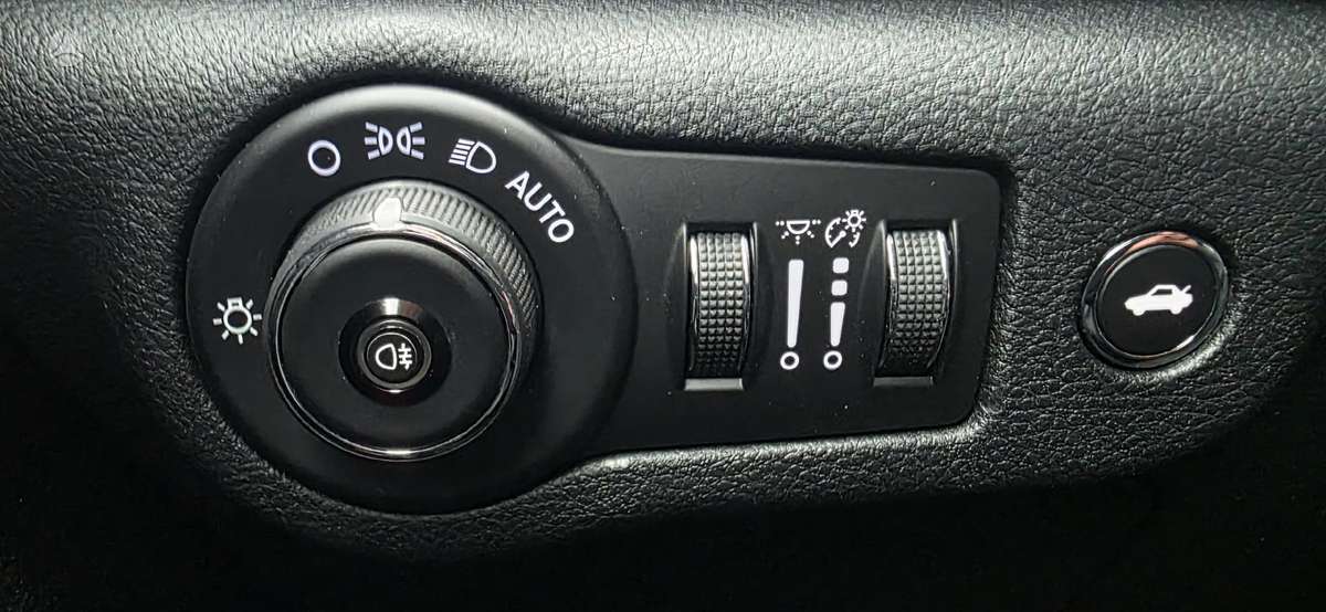 Chrysler 200, 2.4 l., Седан