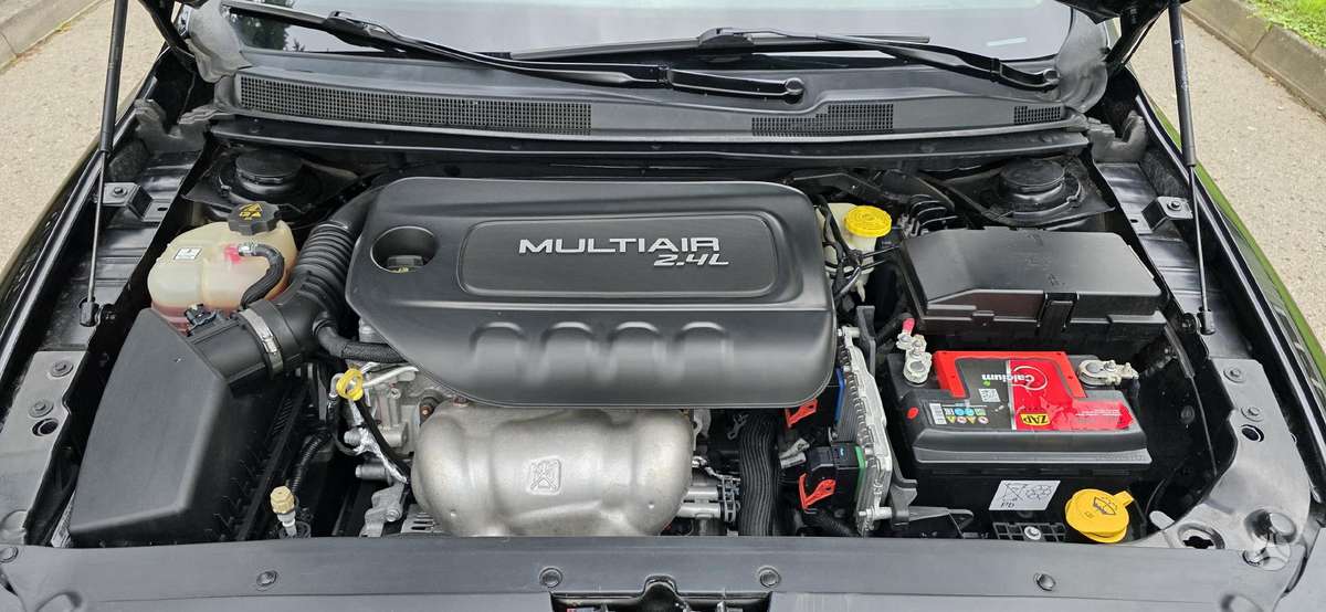 Chrysler 200, 2.4 l., Седан