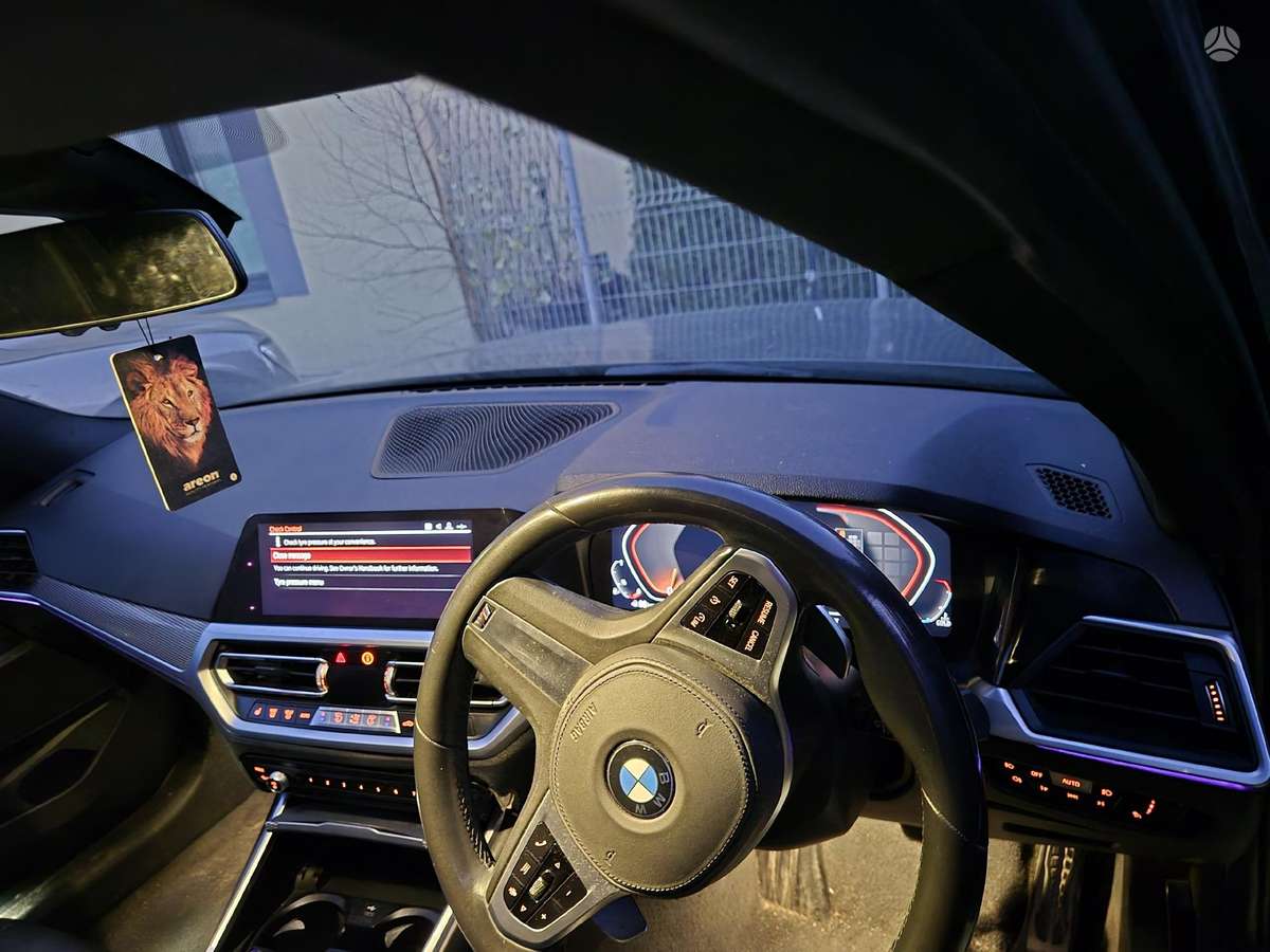 BMW 330, 2.0 l., Седан