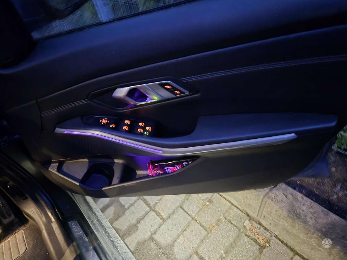 BMW 330, 2.0 l., Седан
