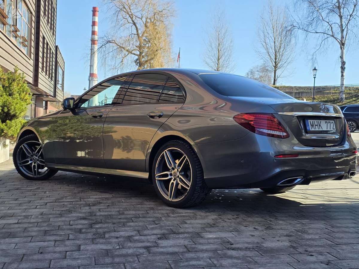 Mercedes-Benz E200, 2.0 l., sedanas