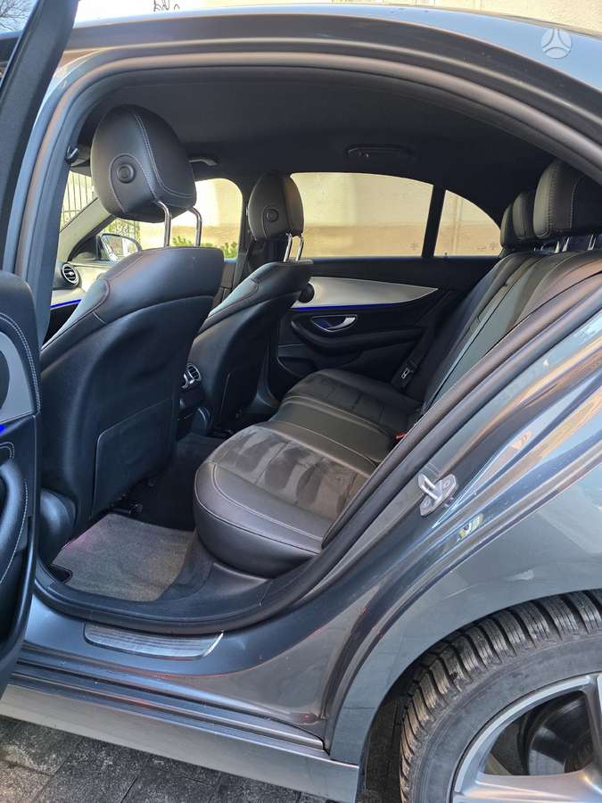 Mercedes-Benz E200, 2.0 l., sedanas