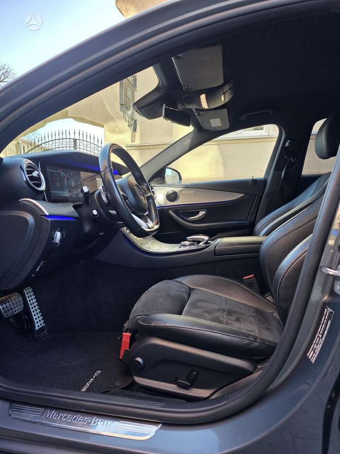 Mercedes-Benz E200, 2.0 l., sedanas