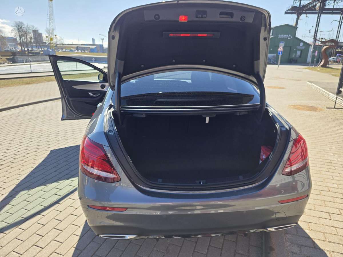 Mercedes-Benz E200, 2.0 l., sedanas