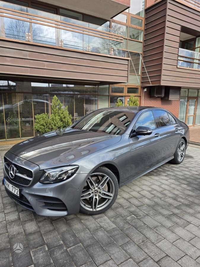 Mercedes-Benz E200, 2.0 l., sedanas
