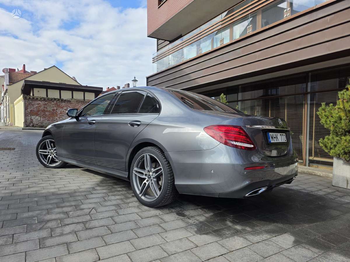 Mercedes-Benz E200, 2.0 l., sedanas