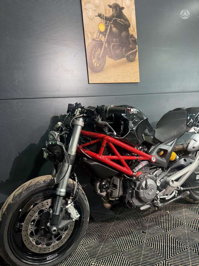 Ducati Monster 696cc, street / classic