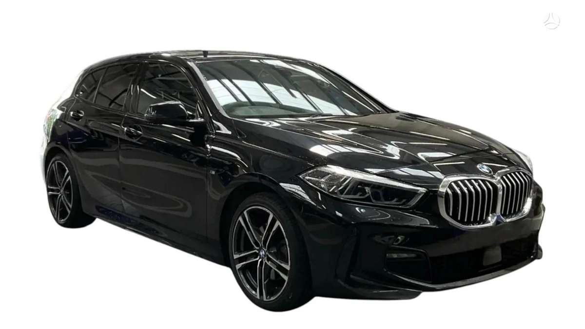 BMW 118, BLACK SAPPHIRE METALLIC 475