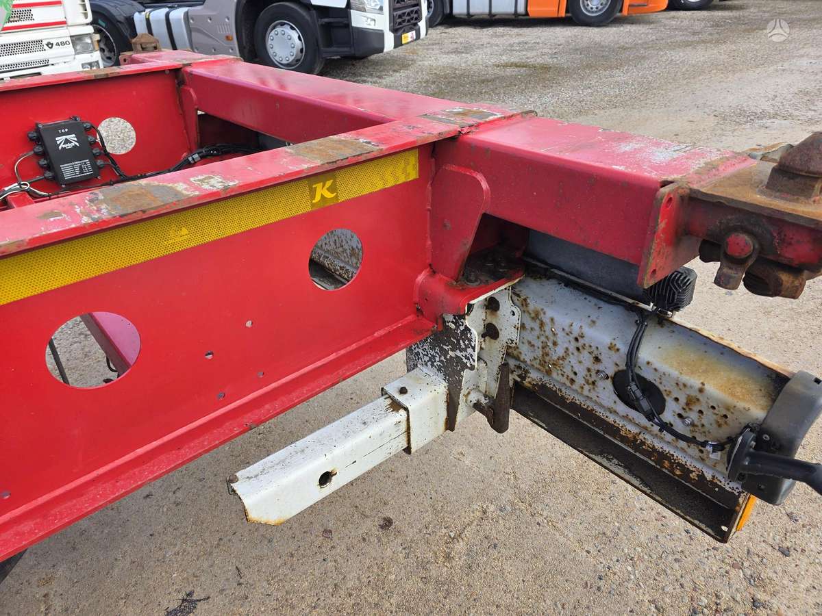 Kässbohrer Multicont XS, container
