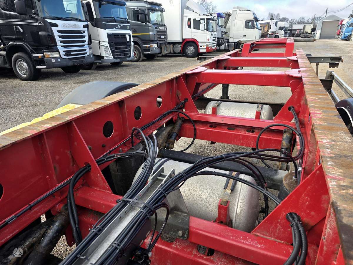 Kässbohrer Multicont XS, container