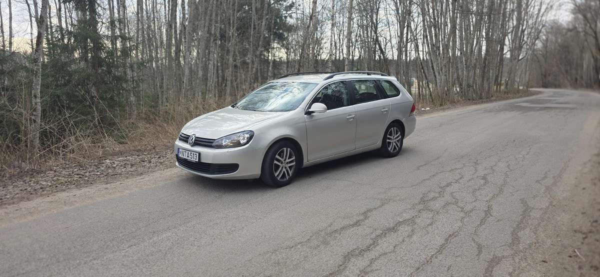 Volkswagen Golf - 1