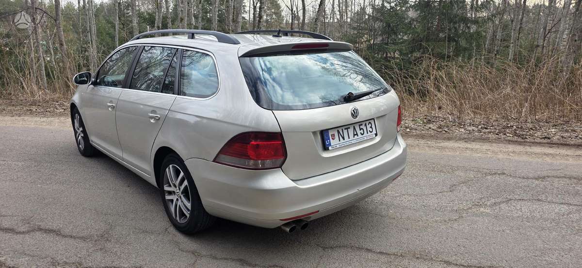 Volkswagen Golf - 6