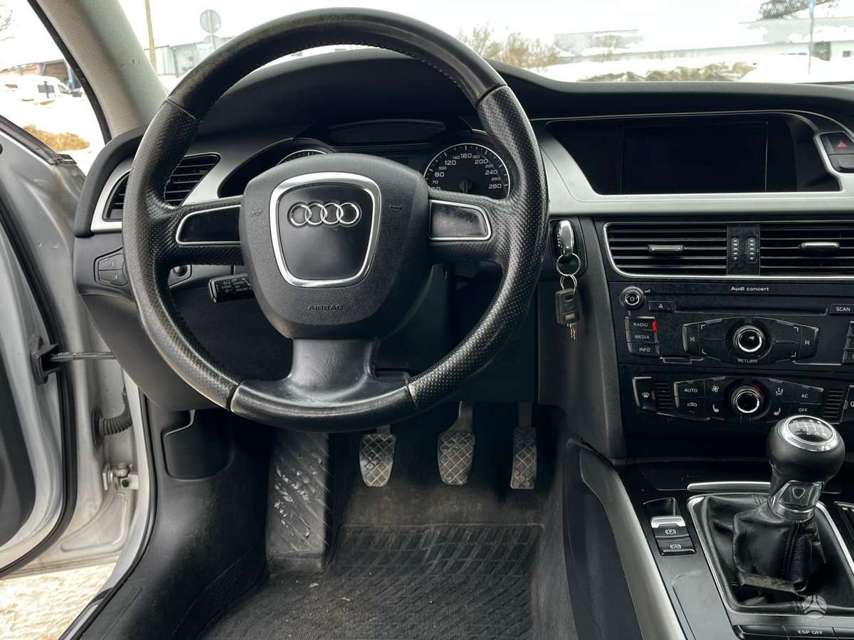 Audi A4, 1.8 l., Седан