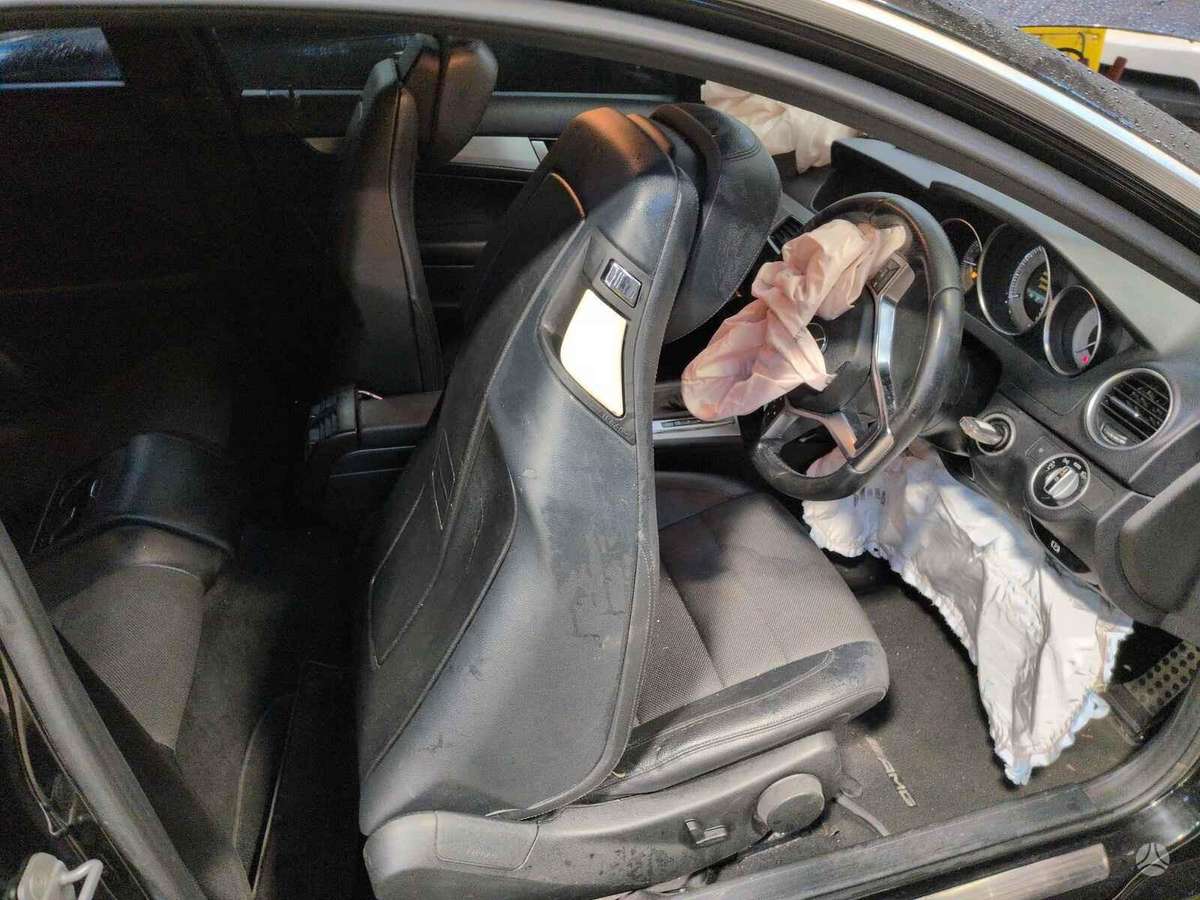 Mercedes-Benz C180